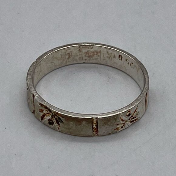 Sterling Silver 925 Ring with Decor - Picture 3 of 4